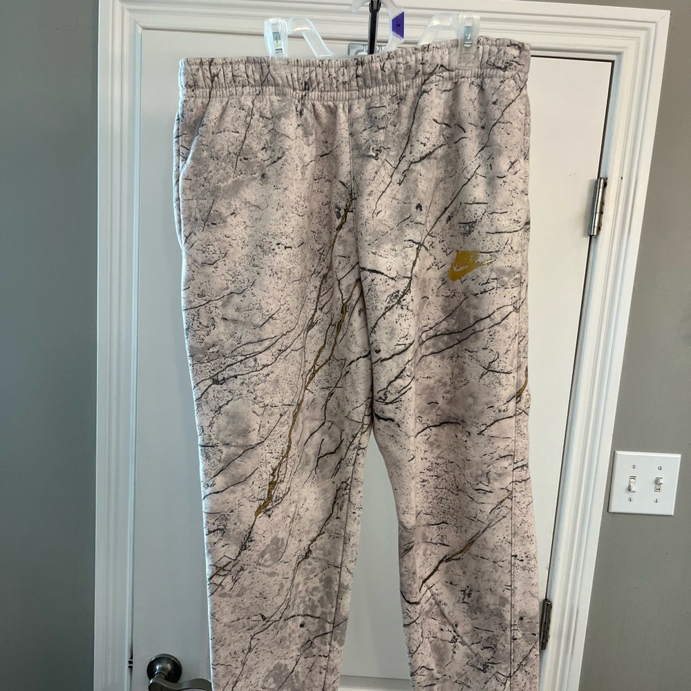 Nike Sweatpants Size Large!!!! Won’t last